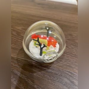 POKÉMON COLLECTABLE CLEAR POKE BALL WITH POKÉMON INSIDE